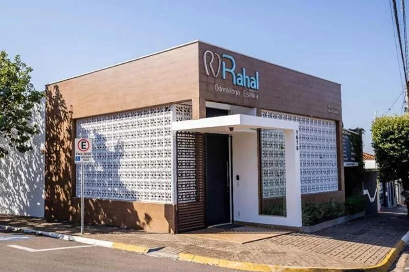 Fachada da Rahal Odontologia em Birigui